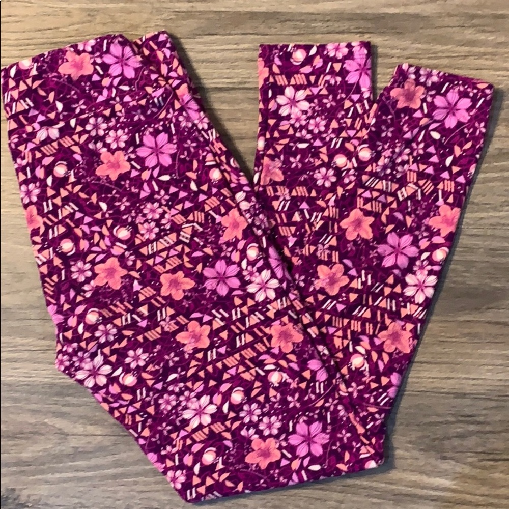 ✨{Like NEW} LuLaRoe ‘Pretty in Purple’ 🌸Leggings✨